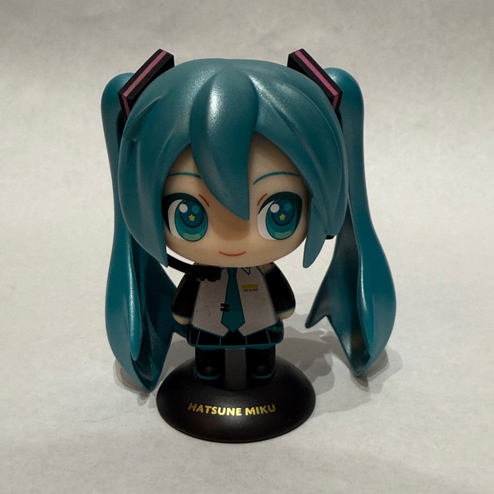 YuraYura Hatsune Miku Figure - Teal and Black